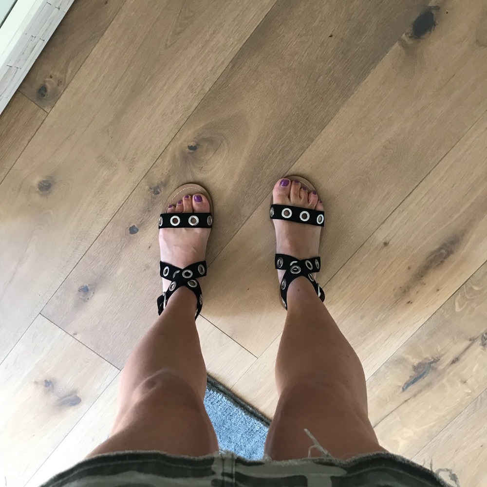 Adorable sandals!